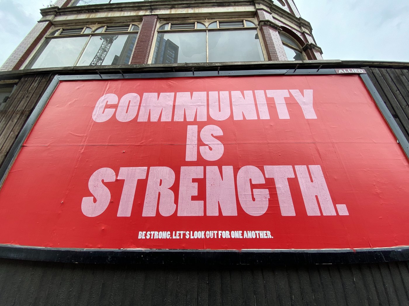 Werbeplakat "Community is Strength"